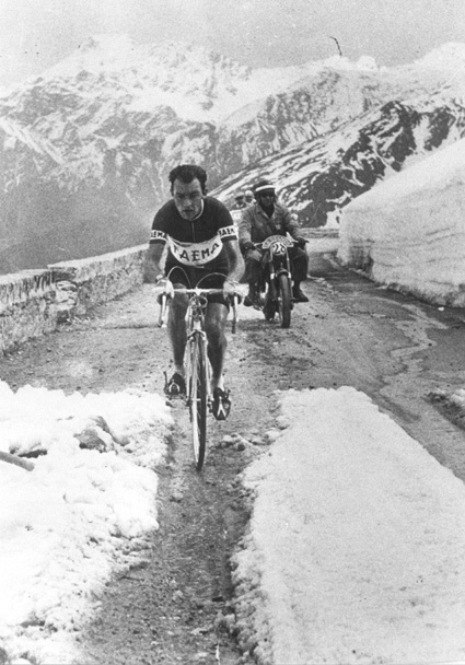 Charly Gaul pendant le Tour d'Italie 1957